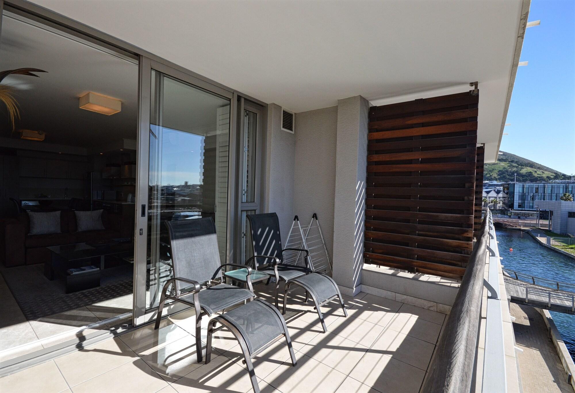 Canal Quays Apartment *